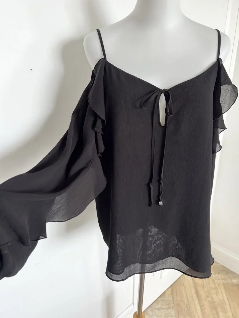 MICHAEL KORS Women's Sz L Black Top Spaghetti Strap Off Shoulder Ruffled Sleeves